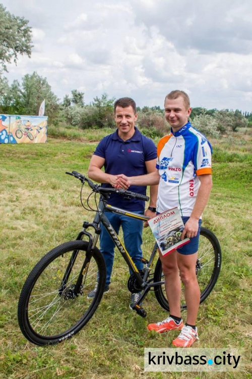 Победители велогонки в Ингульце получили новые горные велосипеды (ФОТО)