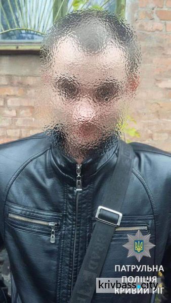 В Покровском районе  Кривого Рога патрульные задержали мужчину с наркотическим веществом (ФОТО)