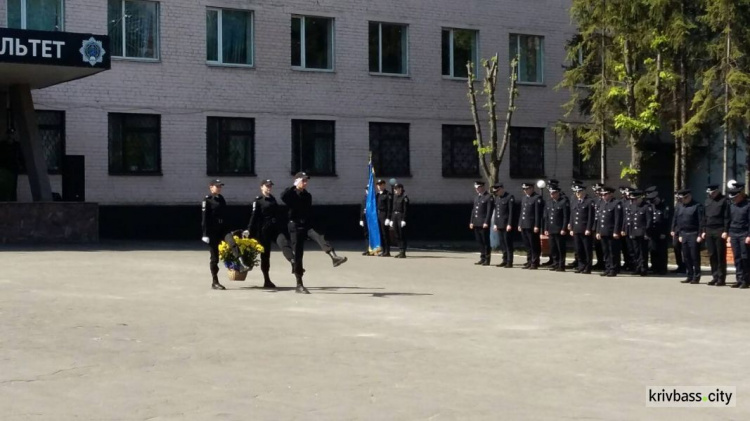 На службу в полицию Кривого Рога заступили 25 новых патрульных (ФОТОРЕПОРТАЖ)