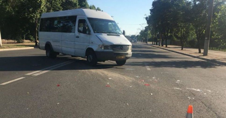 Очередная авария с маршруткой: в Кривом Роге столкнулись два авто (ФОТО)