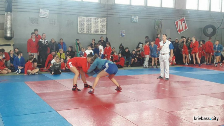 Юные самбисты из Кривого Рога привезли 31 медаль с Чемпионата области