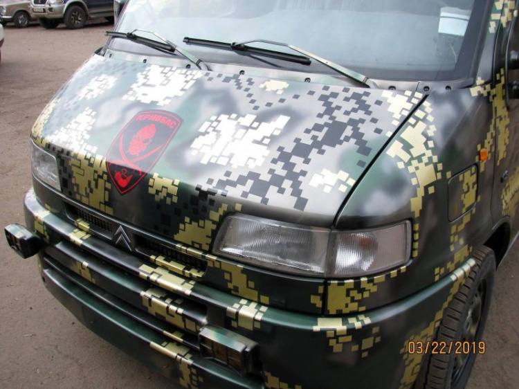 В Кривом Роге волонтеры отремонтировали авто батальона "Кривбасс", сделав его эксклюзивным (фото)