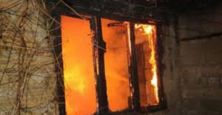 В Кривом Роге горел частный дом: есть пострадавший