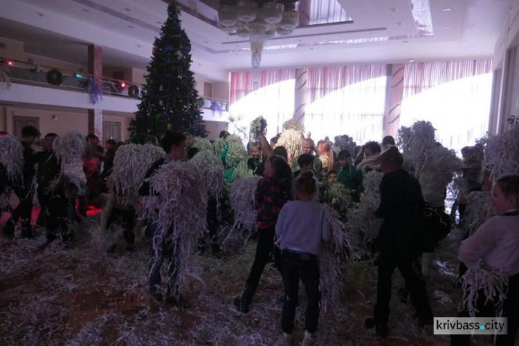 В одном из дворцов культуры Кривого Рога выпал снег (ФОТО)