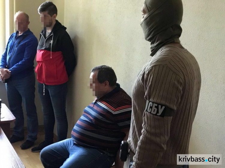 СБУ задержала судей Днепропетровской области во время попытки дать взятку (ФОТО)