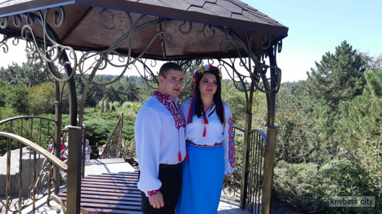 Где провели свое первое свидание молодожены из Кривого Рога, вступившие в брак в ботаническом саду (ФОТО)