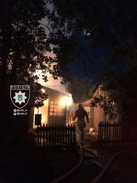 В Кривом Роге в Терновском районе горит частный дом (ФОТО)