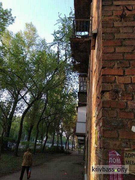 "Кто должен ремонтировать аварийные балконы?", - спрашивают криворожане (ФОТО)