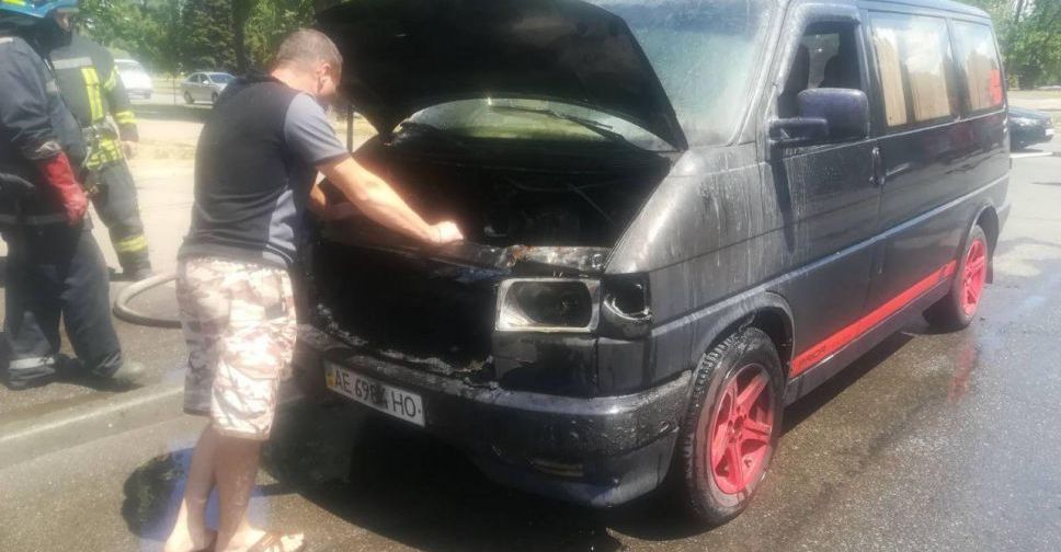 На Соборности при движении загорелся микроавтобус Volkswagen | KRIVBASS ...