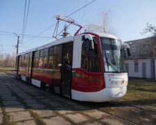 Без трамваїв у робочі дні: коли у Кривому Розі через ремонт колій не курсуватиме електротранспорт