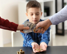 Як стягнути аліменти, якщо один з батьків проживає за кордоном, фото ілюстративне