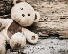 Семейную пару, которые насиловали 4-летнюю дочь и снимали в порно, криворожский суд оставил под стражей