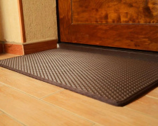 Який килимок біля дверей притягує гроші та достаток - фото з відкритих джерел