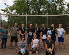 В Кривом Роге прошёл волейбольный турнир на открывшейся летней площадке (ФОТОРЕПОРТАЖ)