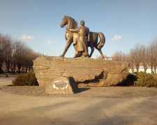 Пам’ятник козаку Рогу, легендарному засновнику міста (Скульптор О. Васякін, 2011) - фото з відкритих джерел