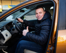 Заради дітей: громади Дніпропетровщини отримали авто для соцслужб