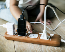 Зміна напруги в розетках, фото з відкритих джерел