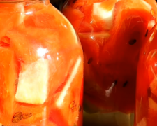 Солодка ідея для заготовок: консервовані кавуни - фото кадр з відео