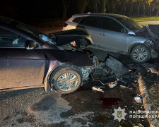 Не поділили дорогу: у Кривому Розі через вечірню аварію до лікарні потрапили пʼятеро людей