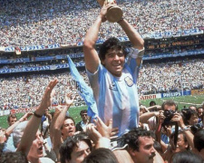 Помер аргентинський футболіст Дієго Марадона