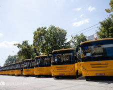 Освіта для всіх: громади Криворіжжя отримали інклюзивні шкільні автобуси напередодні навчального року