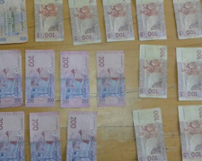 Криворожскому полицейскому предложили 4000 грн., чтобы закрыть «дело» (ФОТО)