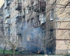 Росіяни вдарили по Криворіжжю: зайнялася пожежа, є поранені