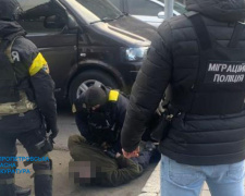 На Дніпропетровщині викрито мешканця, який незаконно переправляв військовозобов’язаних через держкордон