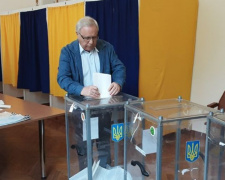Мэр Кривого Рога Юрий Вилкул проголосовал на выборах (фото)