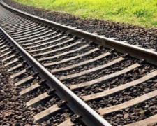 На предприятии Кривого Рога под колесами поезда погиб работник
