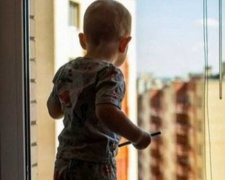 у Кривому Розі з вікон випали шестеро дітей за літо
