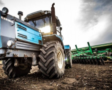 весняна посівна, фото з відкритих джерел