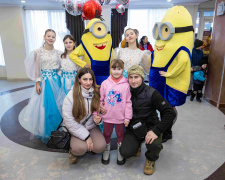 Нові теплі традиції: ветеранів Метінвесту з родинами запросили на святковий кінопоказ у Кривому Розі