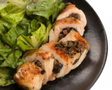 Курячий рулет із чорносливом - фото з відкритих джерел