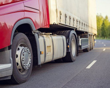 Рух вантажівок, фото пресслужби Дніпропетровської ОВА