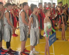 В Кривом Роге проходит традиционный городской турнир по баскетболу памяти Вадима Гурова