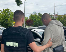 Заробляв на охочих уникнути служби: у Дніпрі затримали 21-річного юнака