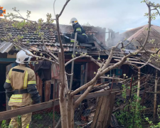 У Покровському районі сталася пожежа у приватному домі: подробиці від рятувальників