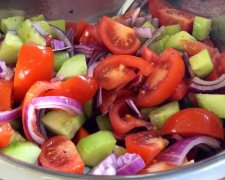 Чи правда, що огірки знищують вітамін C у помідорах - фото з відкритих джерел