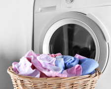 Помилки, через які одяг швидше зношується - фото з відкритих джерел