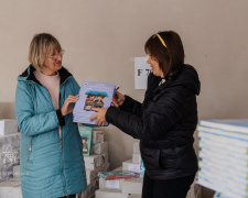 Безбарʼєрний буквар: на Дніпропетровщині отримали тисячі книжок для дітей з особливими потребами 