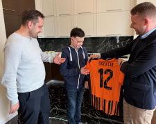 Незламний Роман Олексів, який вижив після обстрілу Вінниці у 2022 році, отримав квартиру від Ріната Ахметова