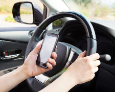 Гаджети за кермом, фото з відкритих джерел 