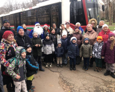 Вулицями Кривого Рогу разом зі Святим Миколаєм: у місті відбулася святкова трамвайна екскурсія 