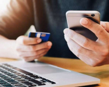 Онлайн-шахрайство, фото ілюстративне 