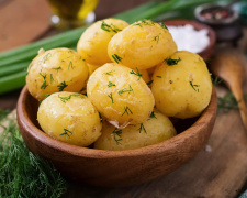 Чому молода картопля може бути небезпечною - фото з відкритих джерел
