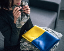 Близька людина зниклого безвісти, фото з відкритих джерел 