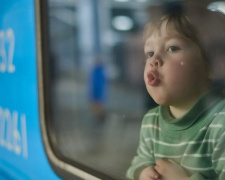 Діти у потягу, фото з відкритих джерел 