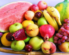Які фрукти небезпечно їсти: поради лікарів