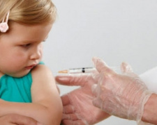 У якому віці потрібно робити щеплення від поліомієліту?